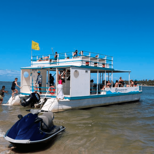 Passeio de Catamarã em Carneiros