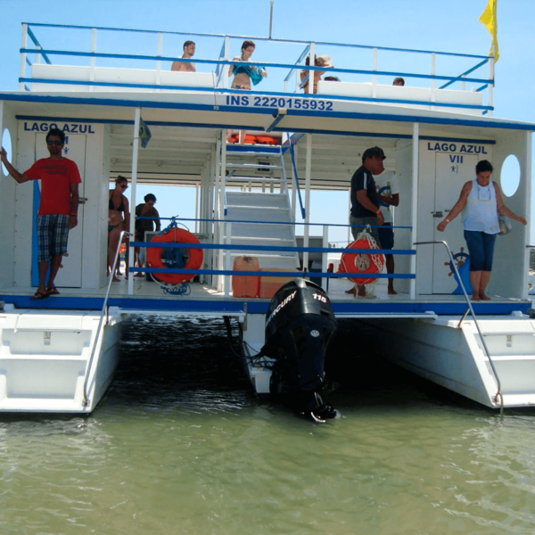 Passeio de Catamarã em Carneiros