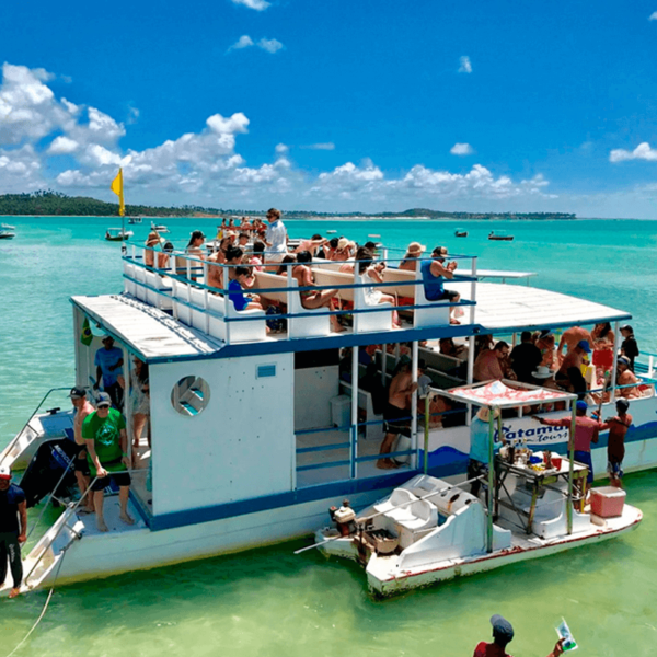 Passeio de Catamarã em Carneiros