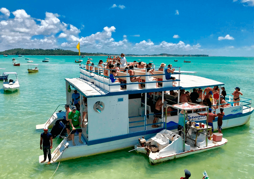 Passeio de Catamarã em Carneiros